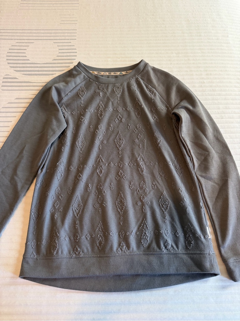 Billabong Men's Gray Crewneck Sweater with Textured Diamond Pattern